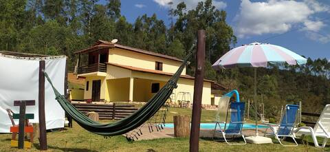 Sitio com cachoeira, piscina