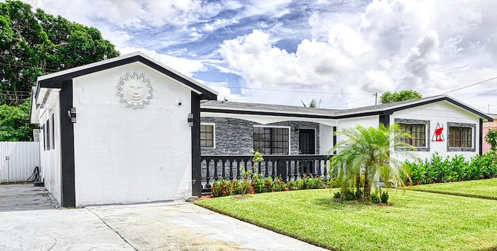Home In Miami Gardens Florida Cjean Paradise - Miami Gardens, FL