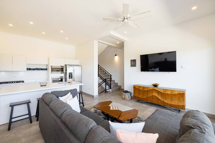 Beautiful 3 bedroom Condo