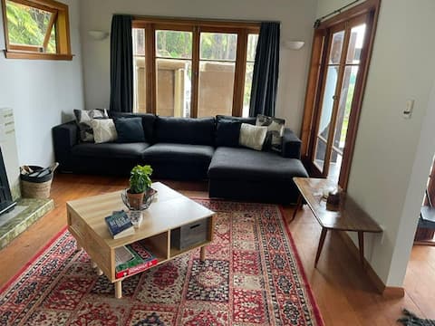 Popular Airbnb listing: Boatshed Bay Retreat in Rotorua District South