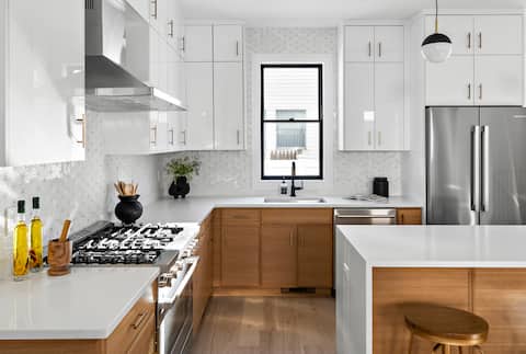 30+ days. New Luxury townhouse, 6 miles to Boston