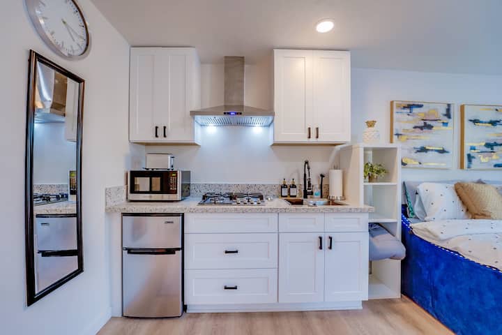 Gorgeous Studio In North Park - San Diego, CA