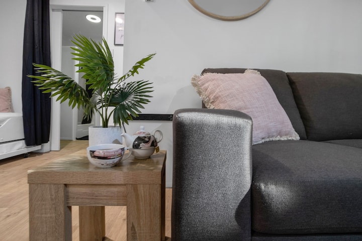 Udobno mjesto za uživanje u šalici čaja na hladniji zimski dan