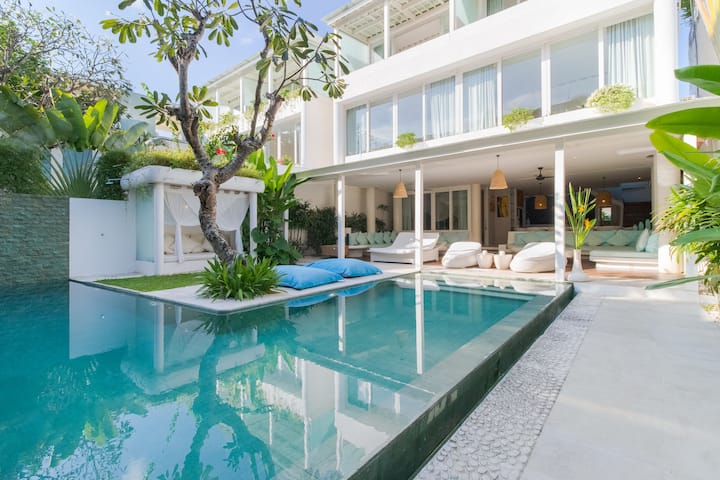 Berawa -Ocean View 5 Bed, Walk To Beach, Sleeps 10 - Bali
