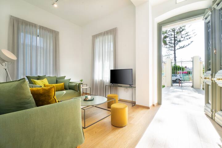 Casa Verde Chania, 8 BD, 6 BA, 3 Jacuzzi, cozy gallery image 4