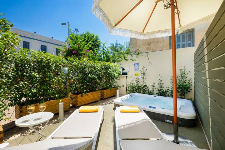 Casa Verde Chania, 8 BD, 6 BA, 3 Jacuzzi, cozy gallery image 3