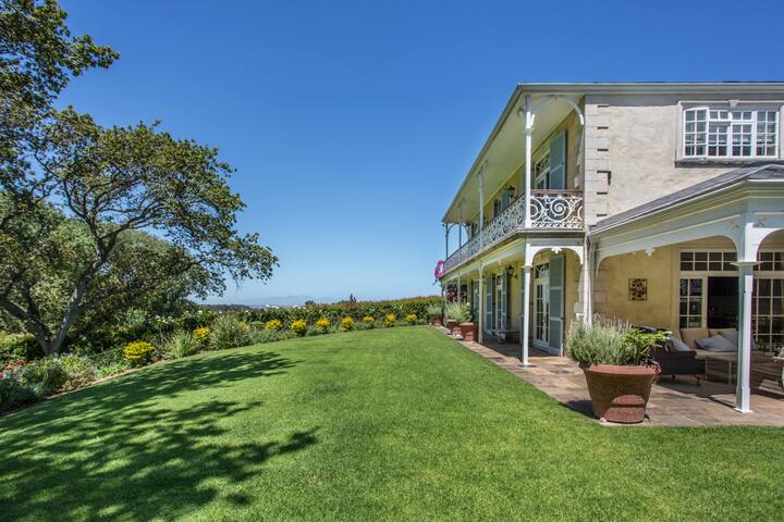 Bordeaux 5 Star Villa gallery image 4