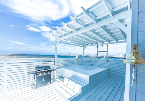 A house like a cruise ship suite room to enjoy the island and port town