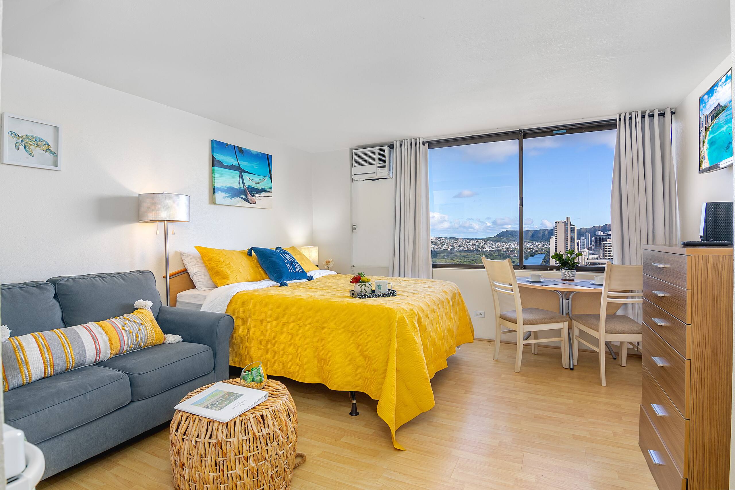Condo in Honolulu · ★4.72 · Studio · 2 beds · 1 private bath - Image 4