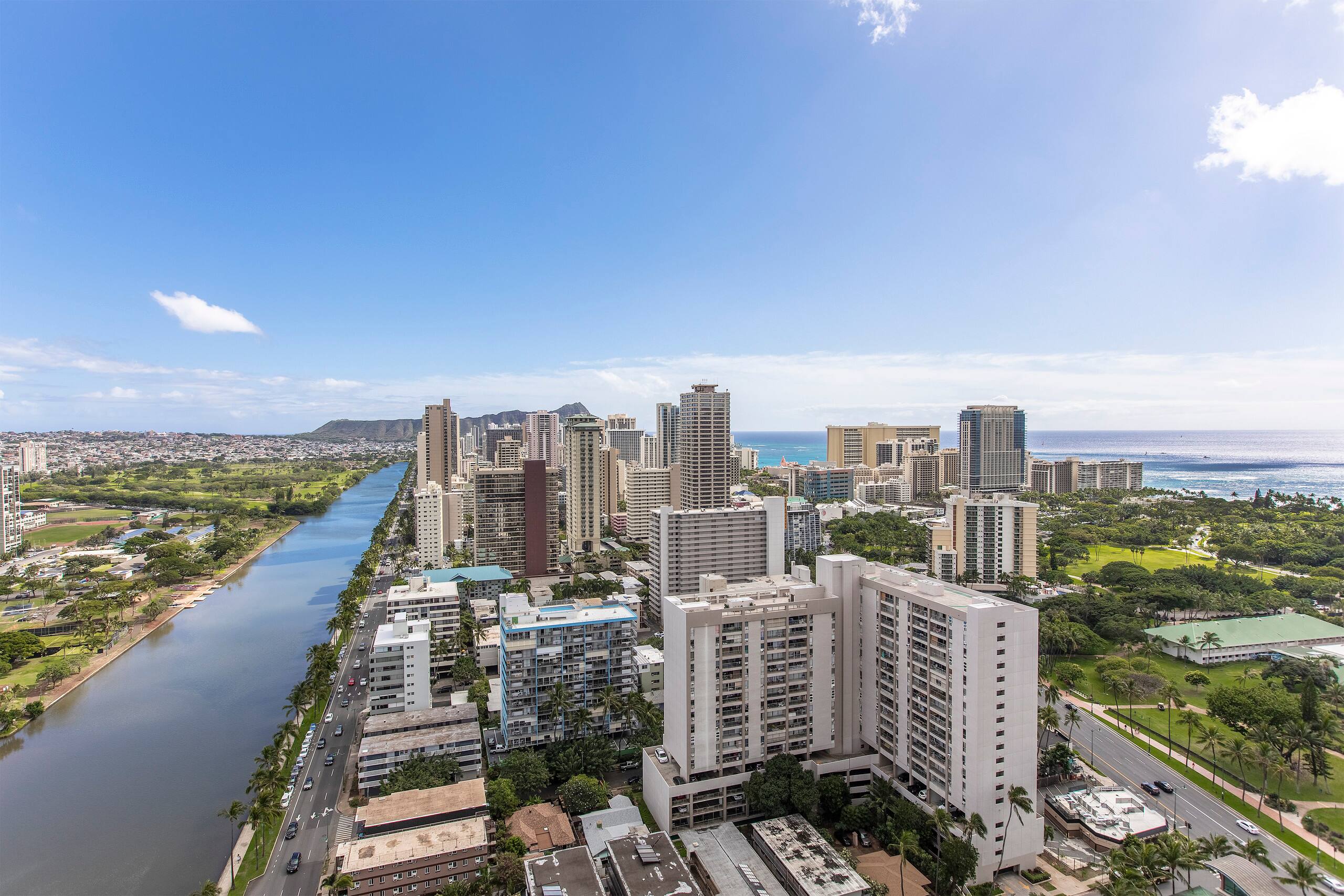 Condo in Honolulu · ★4.72 · Studio · 2 beds · 1 private bath - Image 7