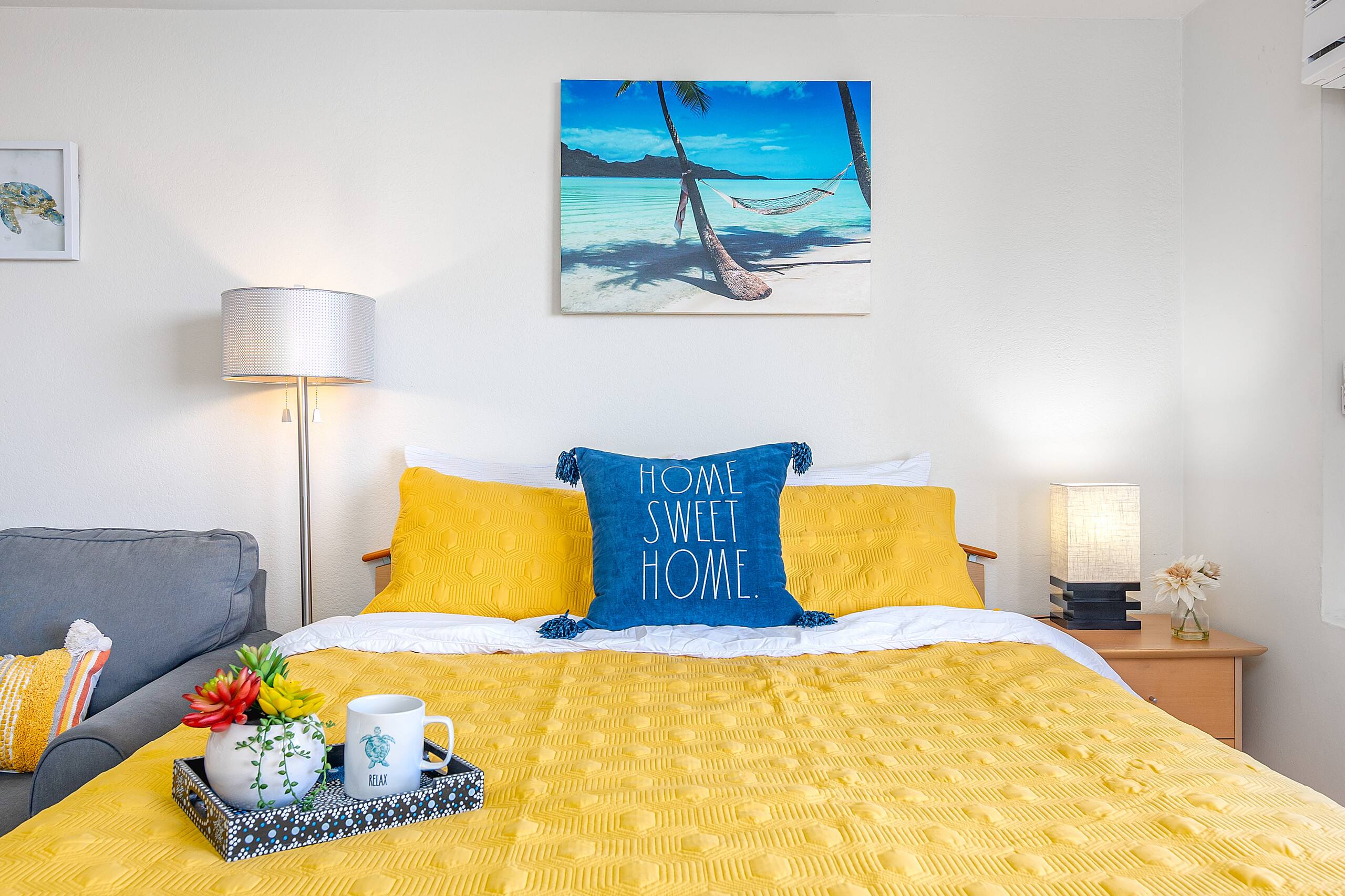 Condo in Honolulu · ★4.72 · Studio · 2 beds · 1 private bath - Image 10
