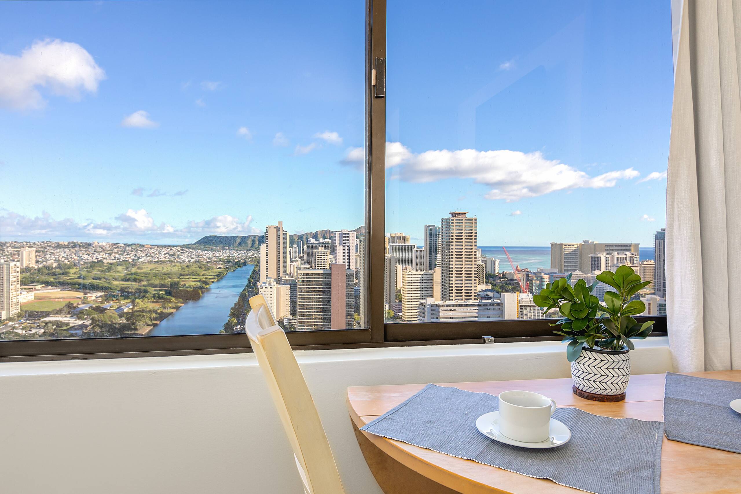 Condo in Honolulu · ★4.72 · Studio · 2 beds · 1 private bath - Image 17