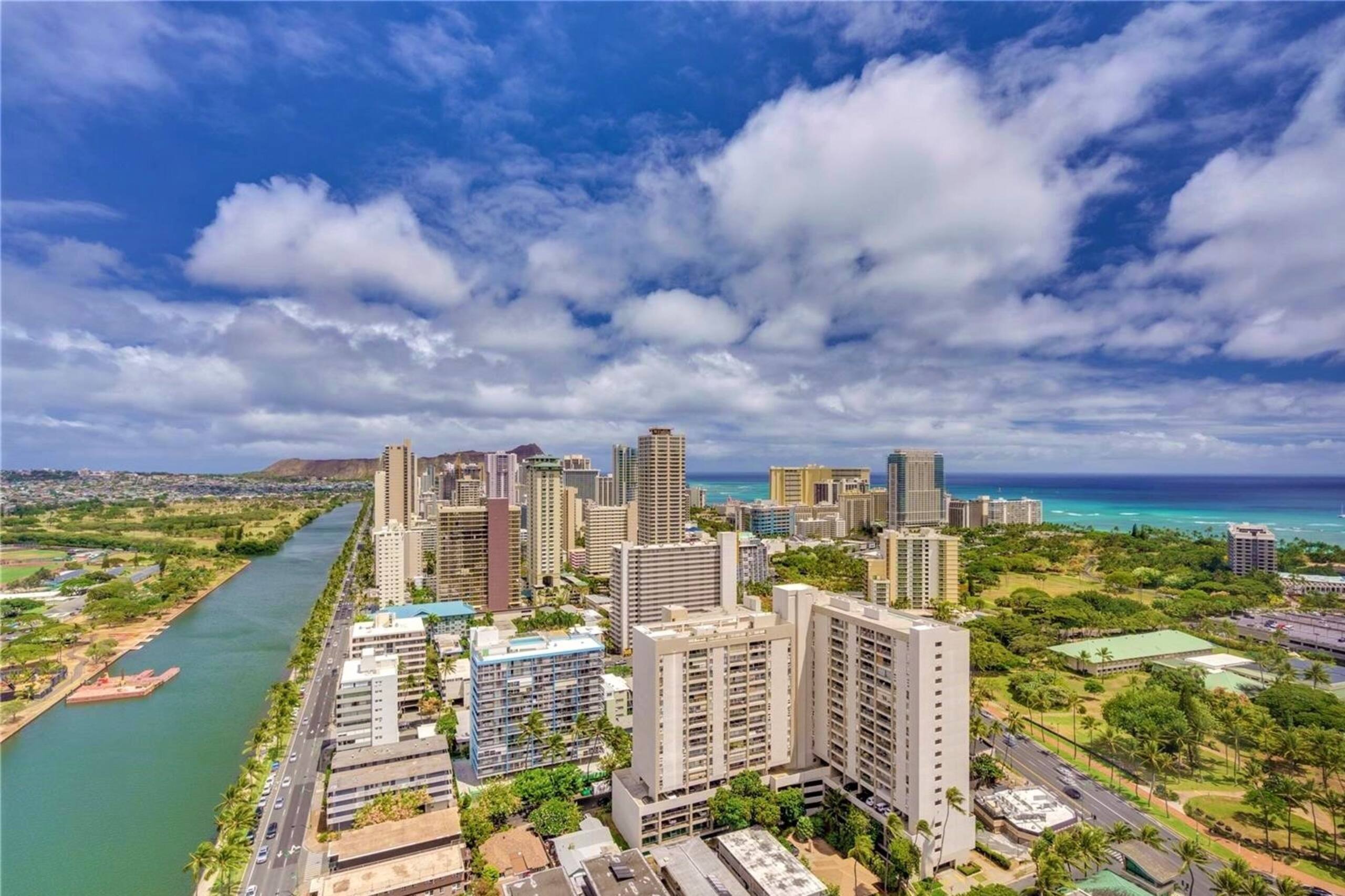Condo in Honolulu · ★4.72 · Studio · 2 beds · 1 private bath - Image 6