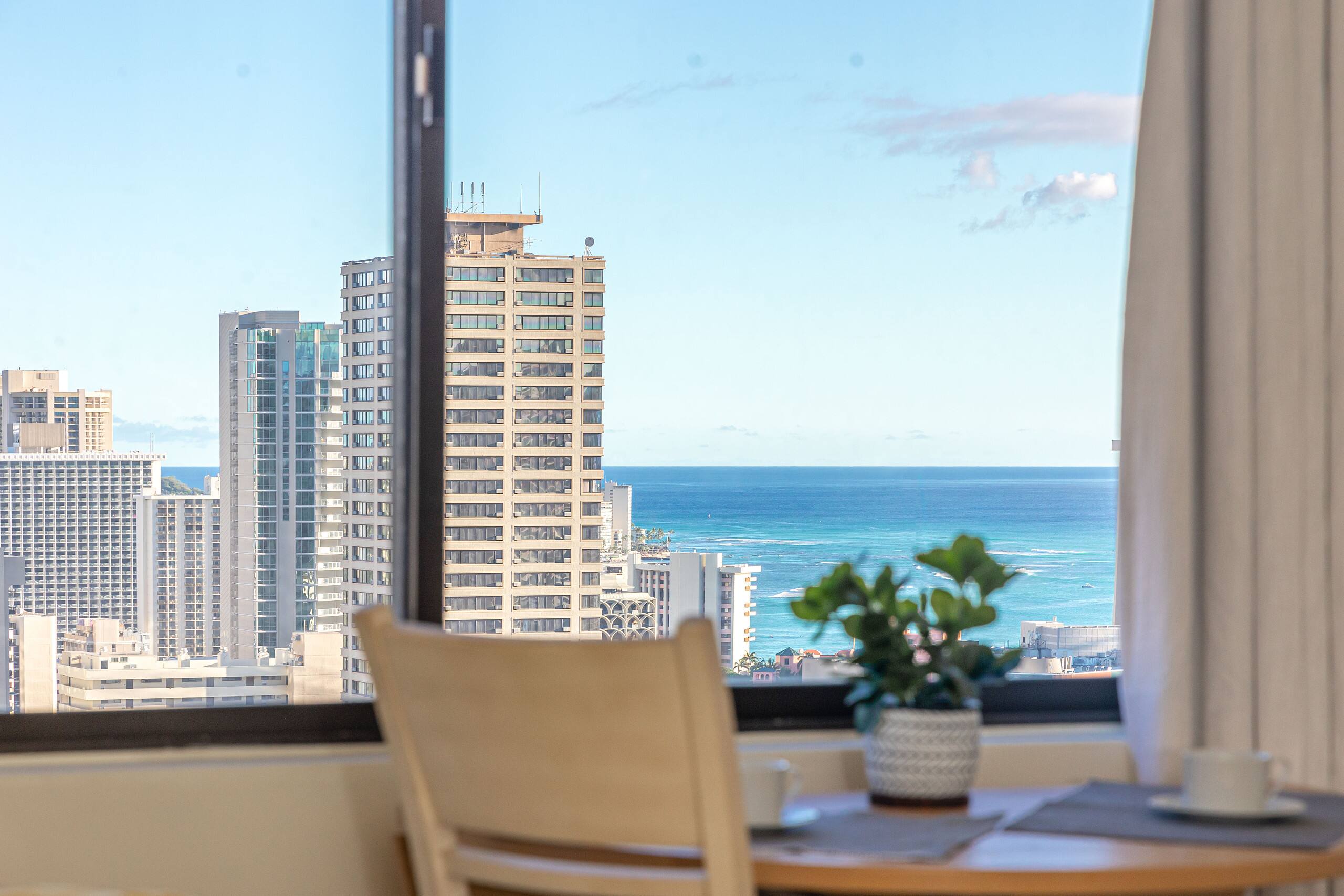Condo in Honolulu · ★4.72 · Studio · 2 beds · 1 private bath - Image 25