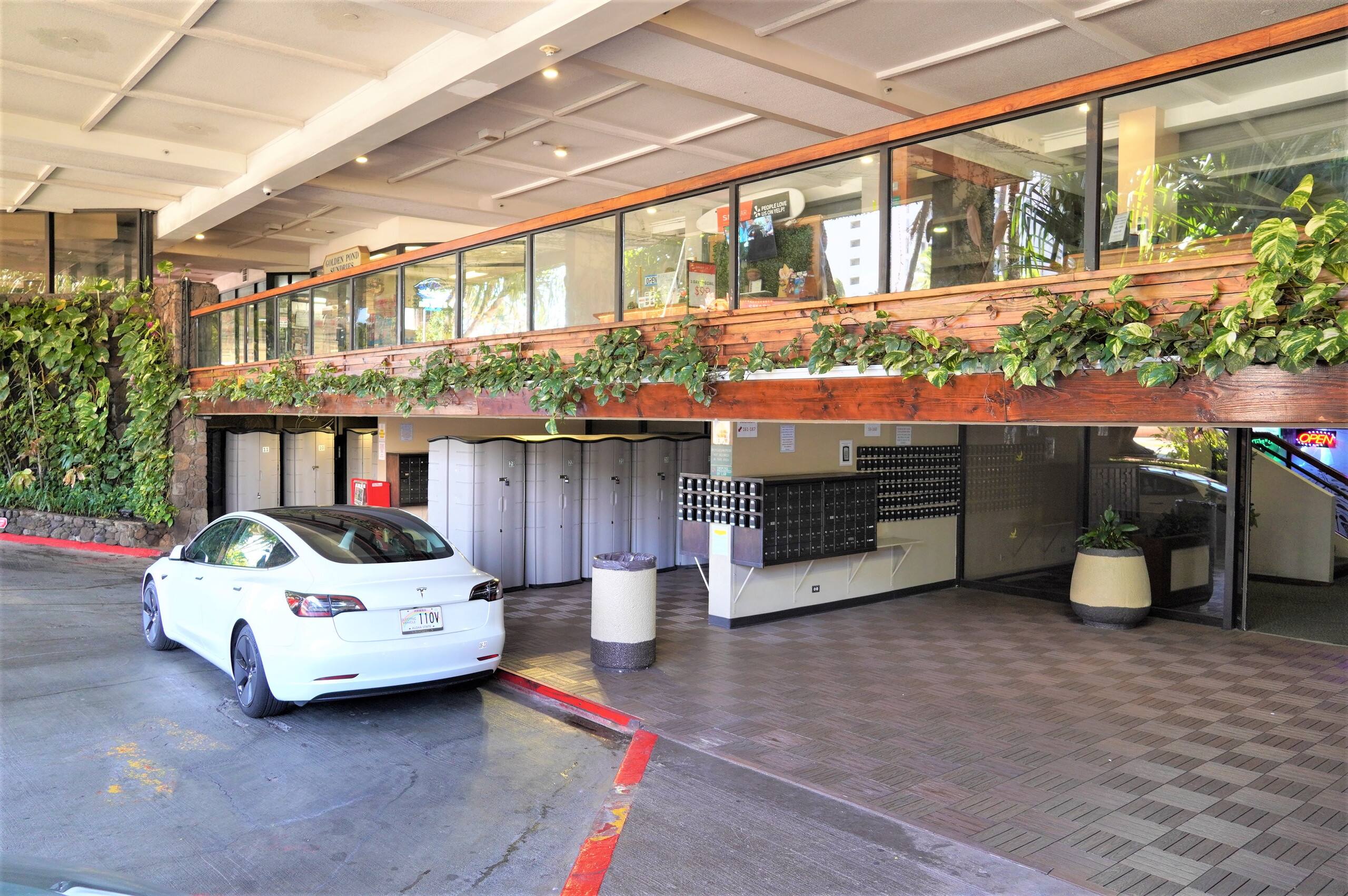 Condo in Honolulu · ★4.72 · Studio · 2 beds · 1 private bath - Image 30