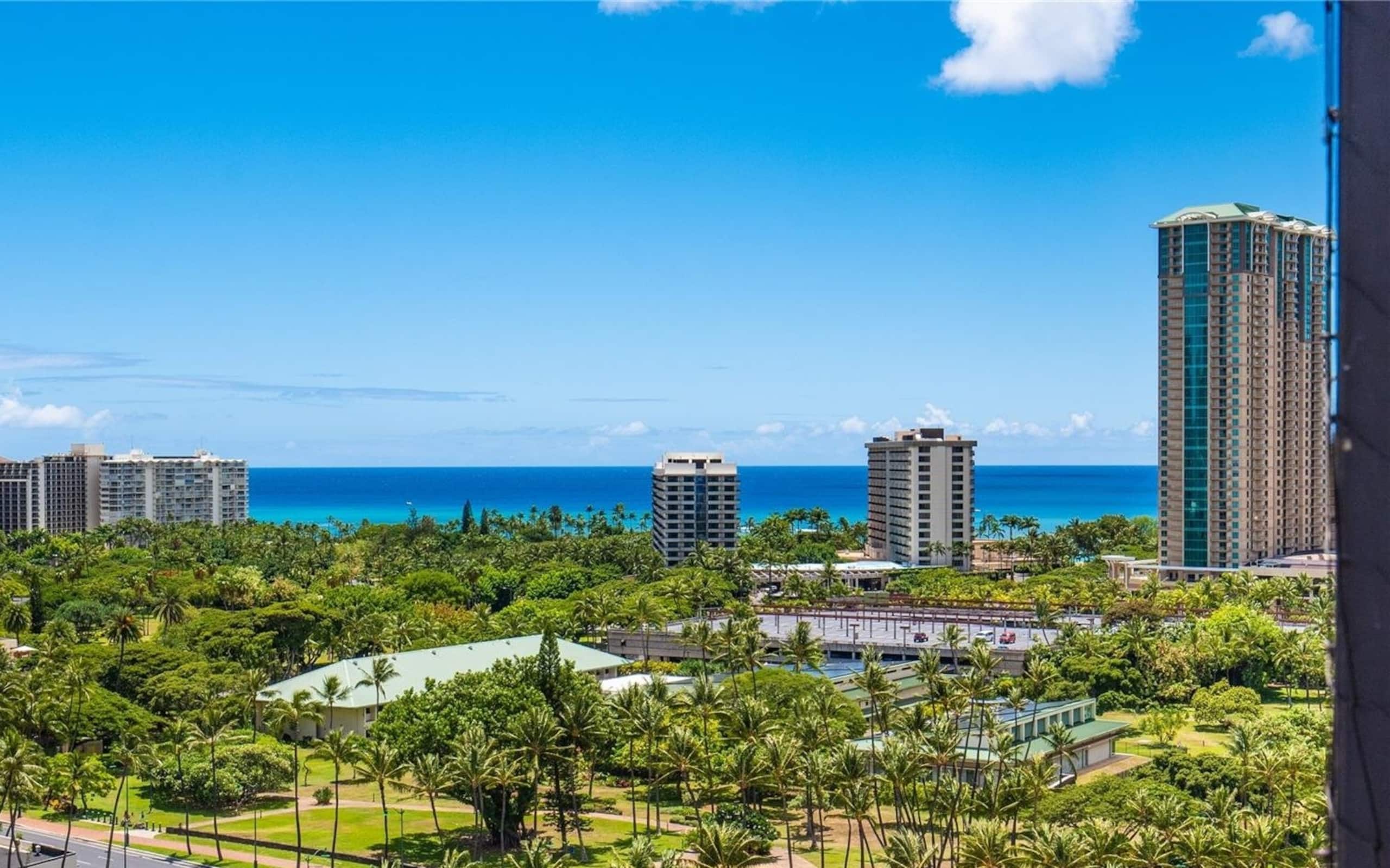 Condo in Honolulu · ★4.72 · Studio · 2 beds · 1 private bath - Image 2