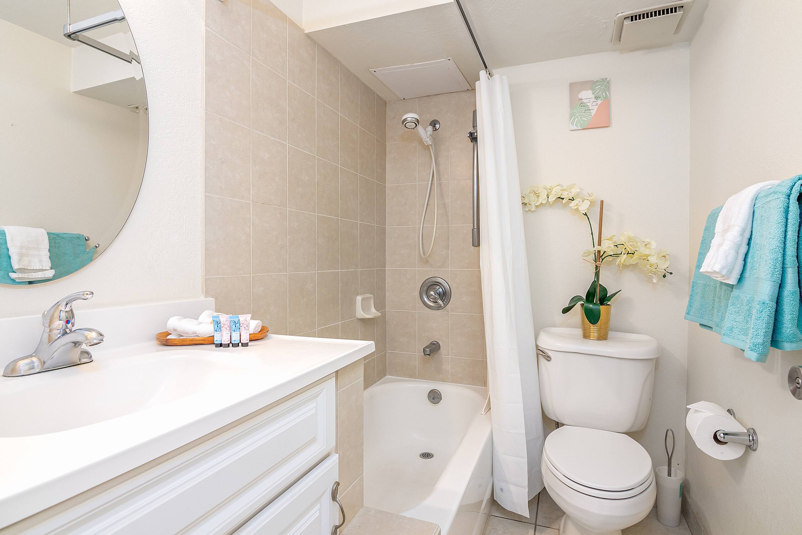 Condo in Honolulu · ★4.72 · Studio · 2 beds · 1 private bath - Image 26