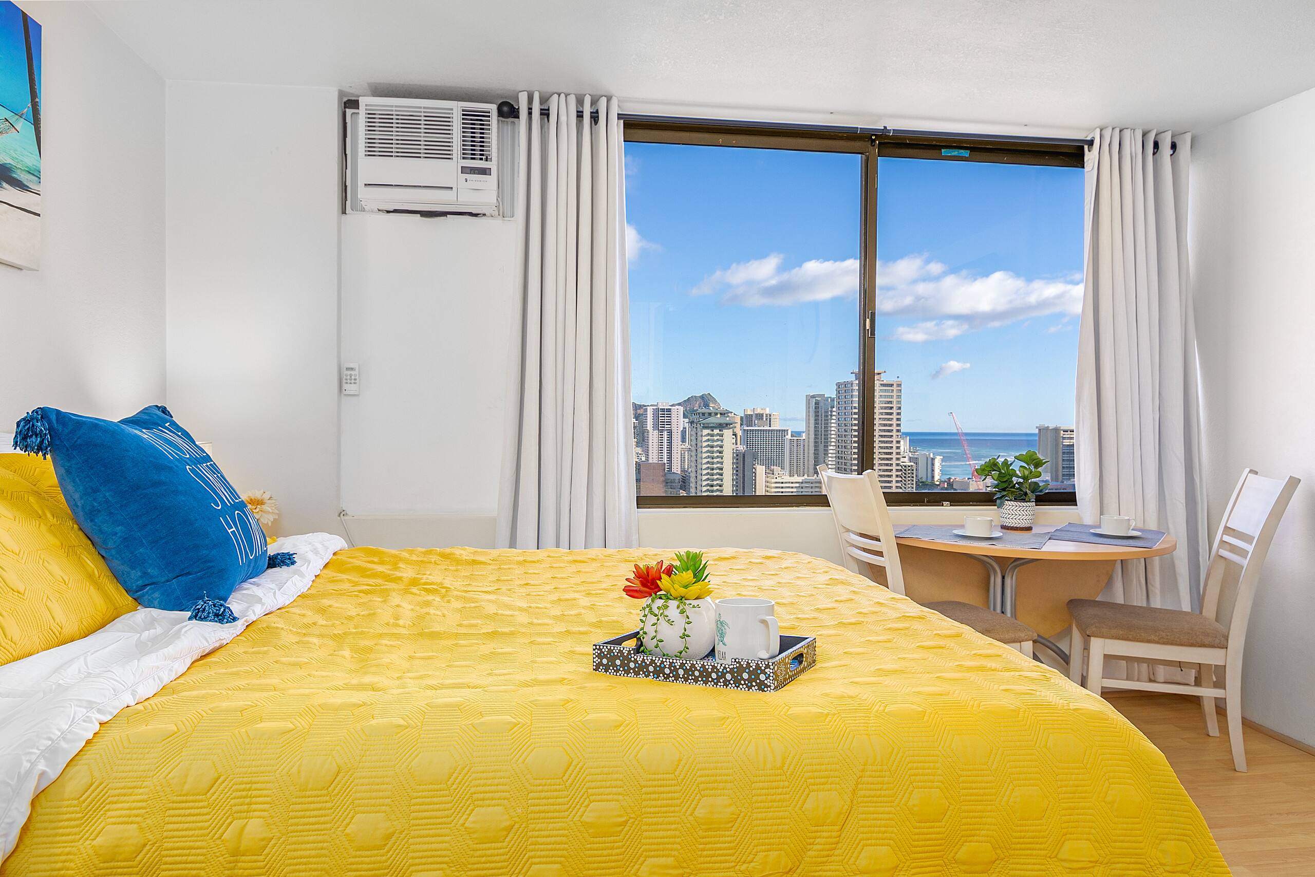 Condo in Honolulu · ★4.72 · Studio · 2 beds · 1 private bath - Image 14
