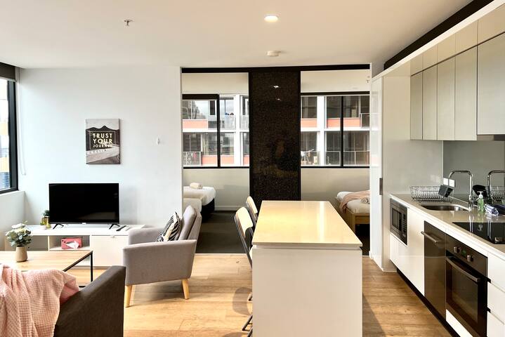 2x 2BR Apartment at Manhattan gallery image 3