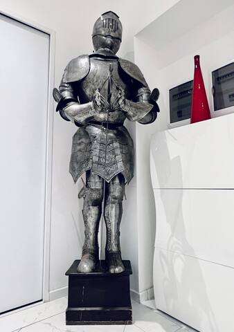 Apartment 812 gallery image 2