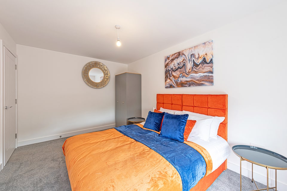2 bedroom accommodation in Heswall, near Liverpool — photo 1