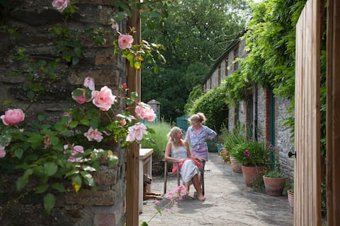 Luxury 18th Century Georgian Stable Yard House