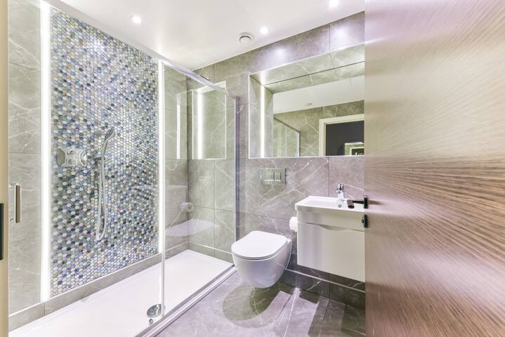 Luxury 2 bed flat- Kensington gallery image 2