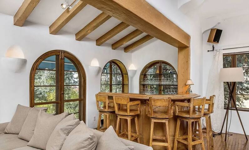 Luxurious Mediterranean Villa in Hollywood Hills gallery image 5