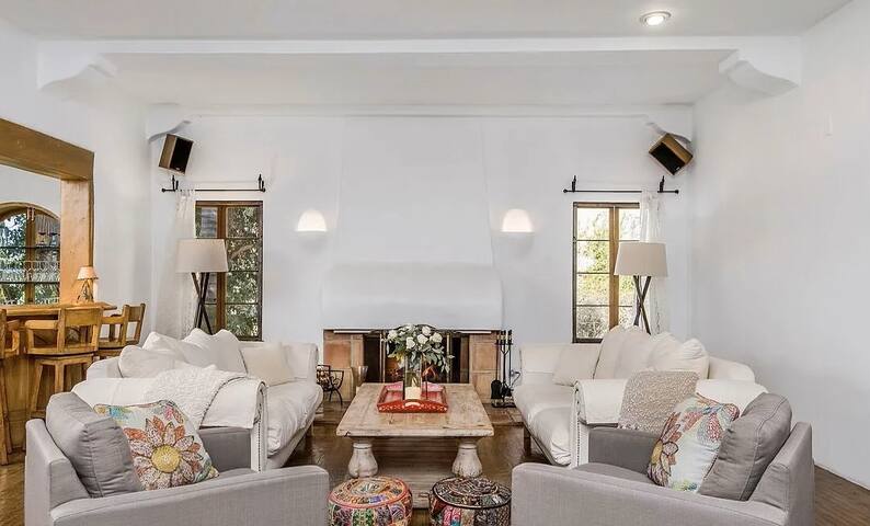 Luxurious Mediterranean Villa in Hollywood Hills gallery image 4