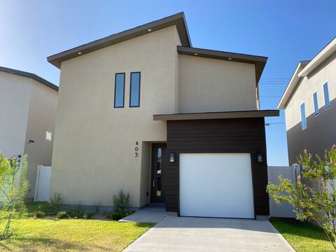 New Home / 5 Bedrooms!
