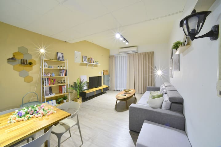 American-style family room/Airport Direct Bus