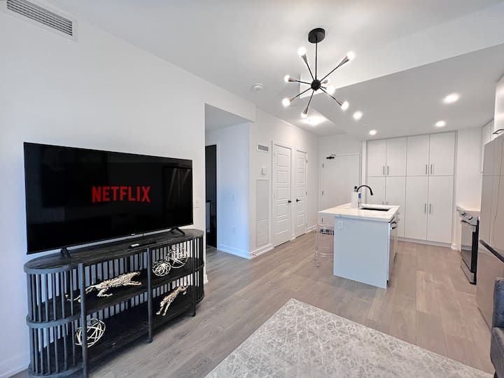 Friday Harbour Modern Condo - 이니스필