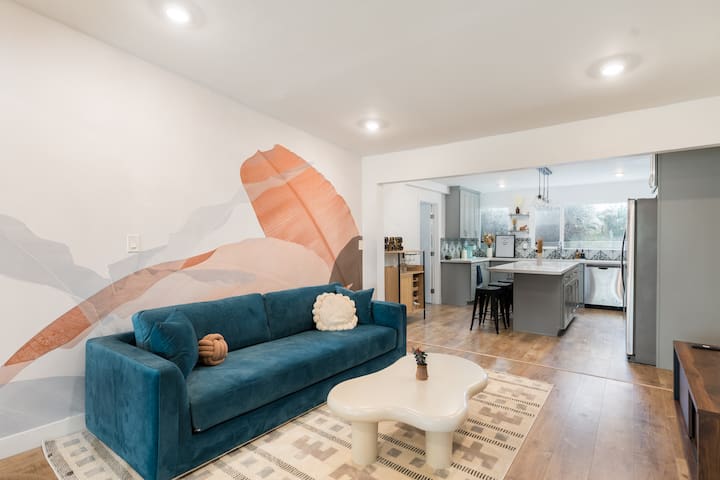 Super Spacious w/ Hot Tub 5 Miles to Downtown!