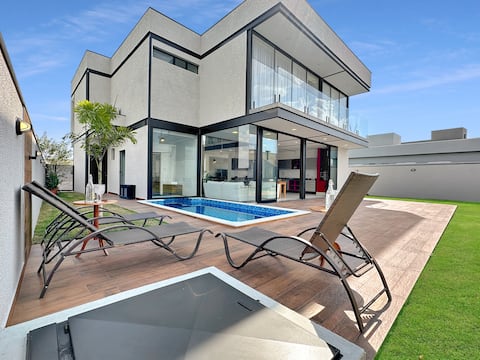 House|Condo|Spacious|4 bedrooms|Swimming pool
