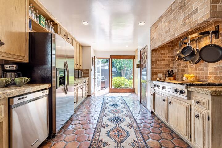 Casa Sycamore Pool + Gated Estate 2 Master Suites gallery image 3