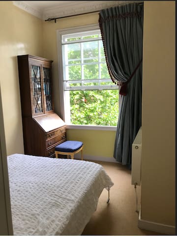 Harrods-Museums-Hyde Park 5 mins walk-Knightsbridg gallery image 2