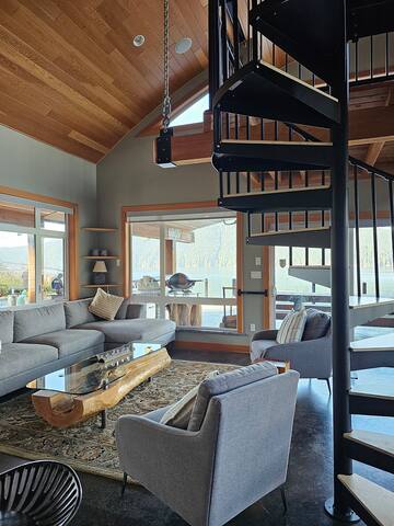 The Lookout – Oceanview Hot Tub gallery image 4