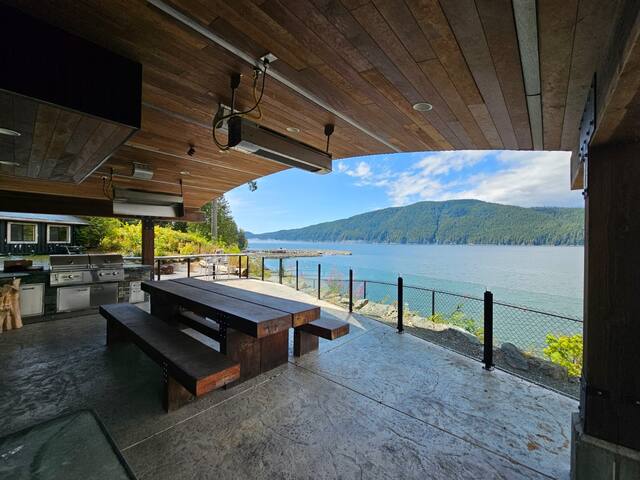 The Lookout – Oceanview Hot Tub gallery image 3