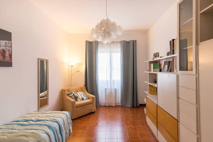 Единечна спална соба (долен кат)