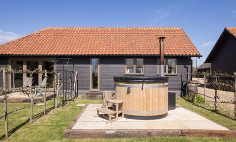 Beautiful barns with three wood burning hot tubs