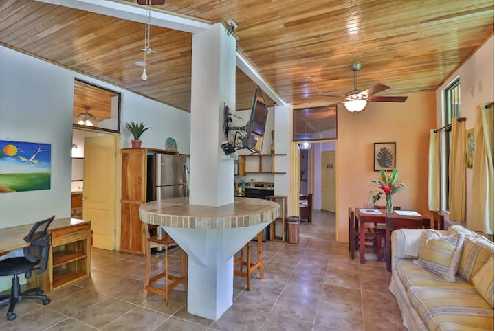 Dos Palmas1200sqft 1king 1queen,ac,wifi,pool,gated - Playa Blanca, Costa Rica