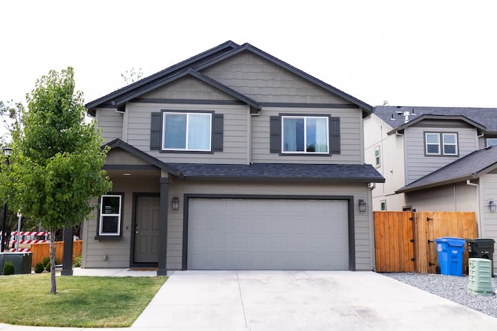 Golf, Raft, Hike, Relax in Home near Crater Lake