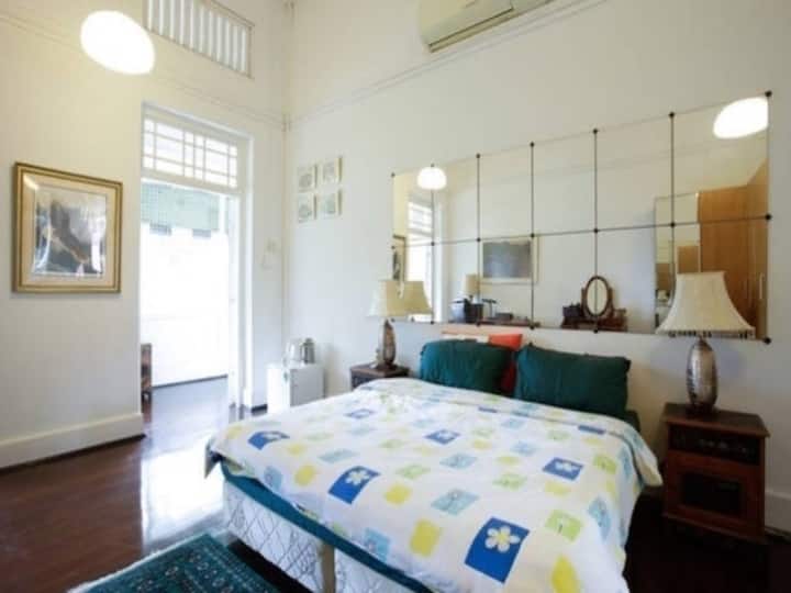 1206 Singapore Holiday Rentals & Airbnb