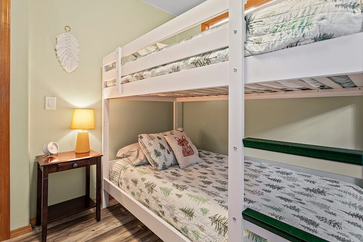 ห้องนอน - เตียงแฝด 3 ชั้น