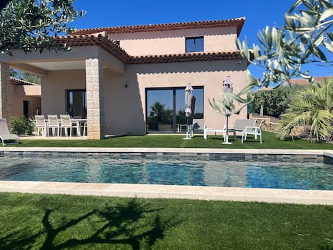 New 3 bedroom villa with pool