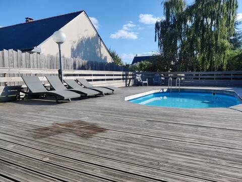 Angers spacious comfortable house, swimming pool
