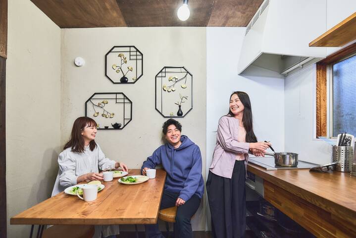 Shinjuku｜convenient location｜8 guests｜1F gallery image 3