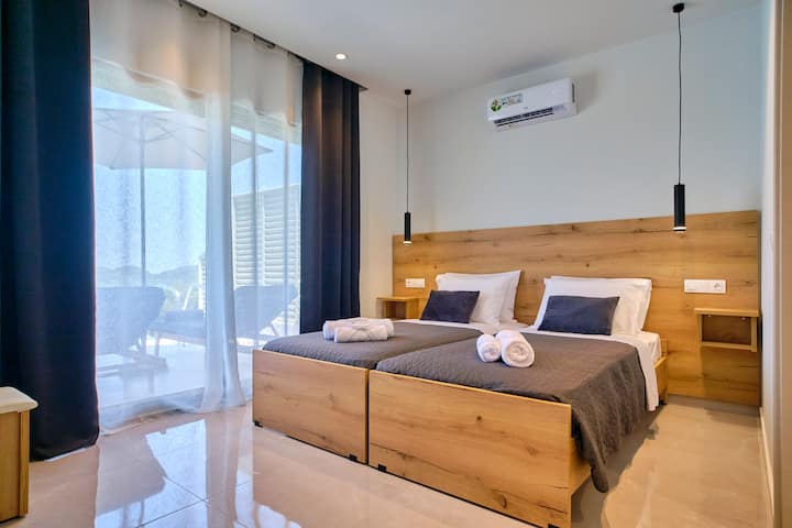 Polgar Villa 2 Corfu-Bedroom 2