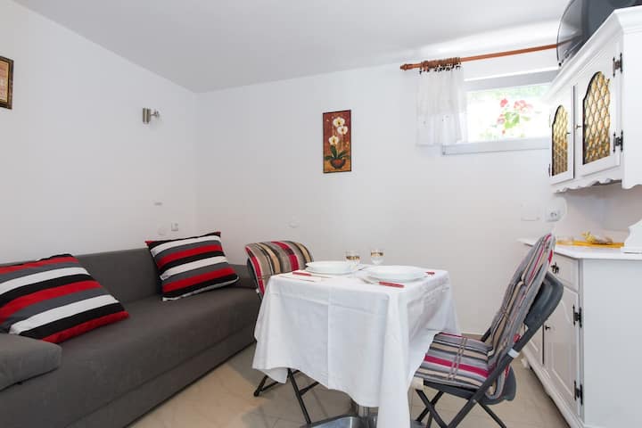 Marica - Studio For 2 People In The City Center - Vrbnik