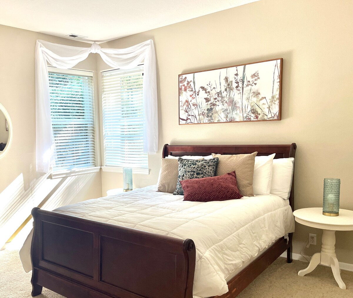 Meadow ponúka výhľad na našu záhradu, manželskú posteľ a balíček na hranie.